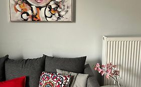 Beautiful Apartment Next To Metro Station