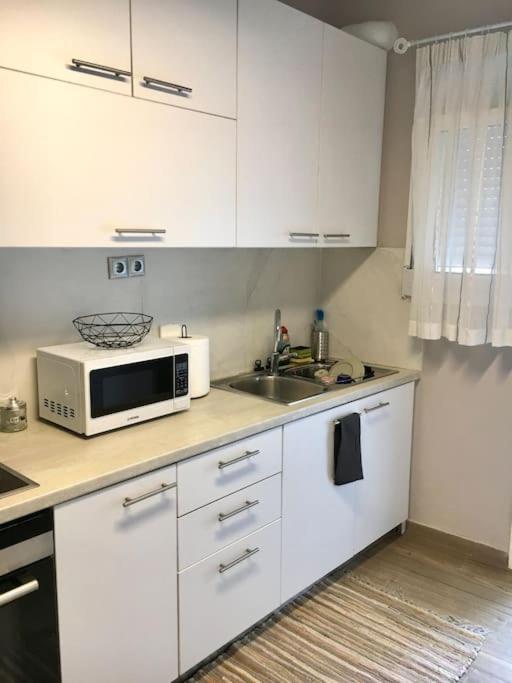 Beautiful Apartment Next To Metro Station Athens Exterior photo